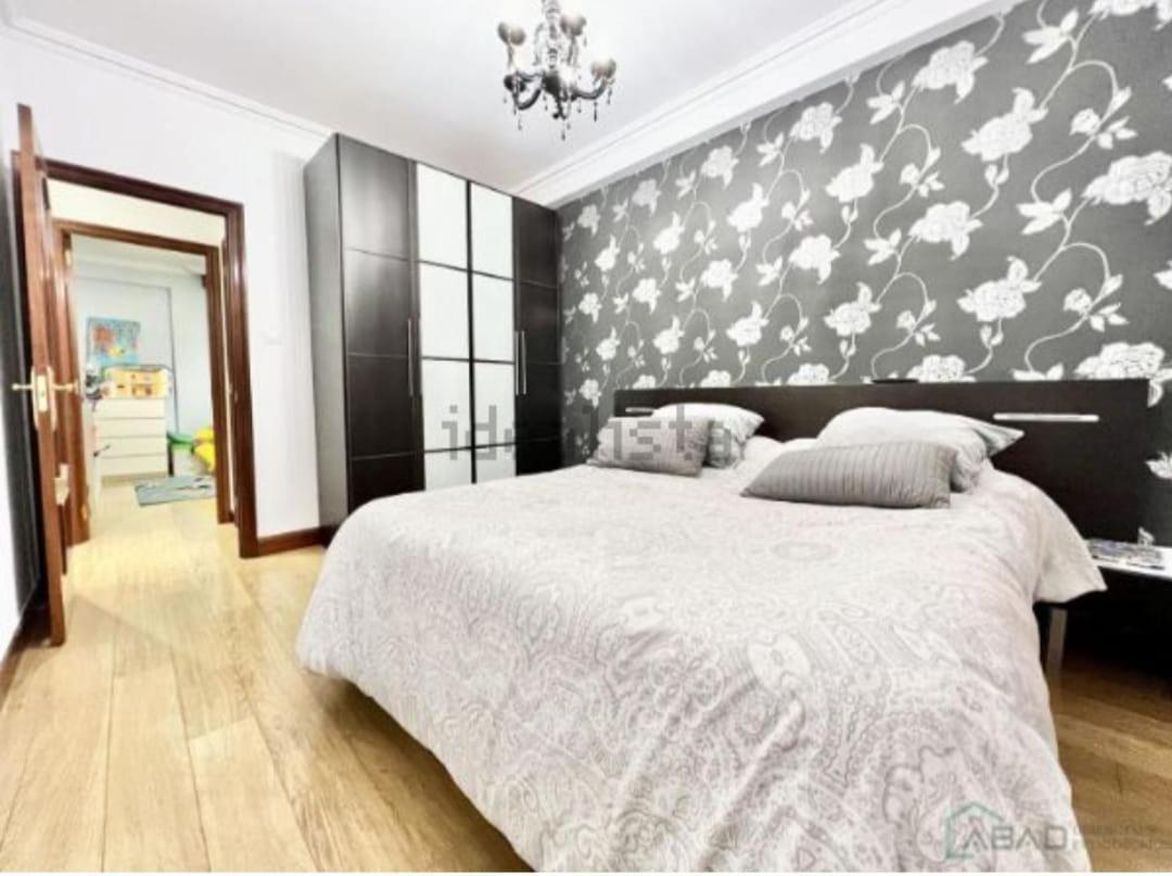 Santuchu Apartamento Elegante Con Wifi Bilbao Luaran gambar