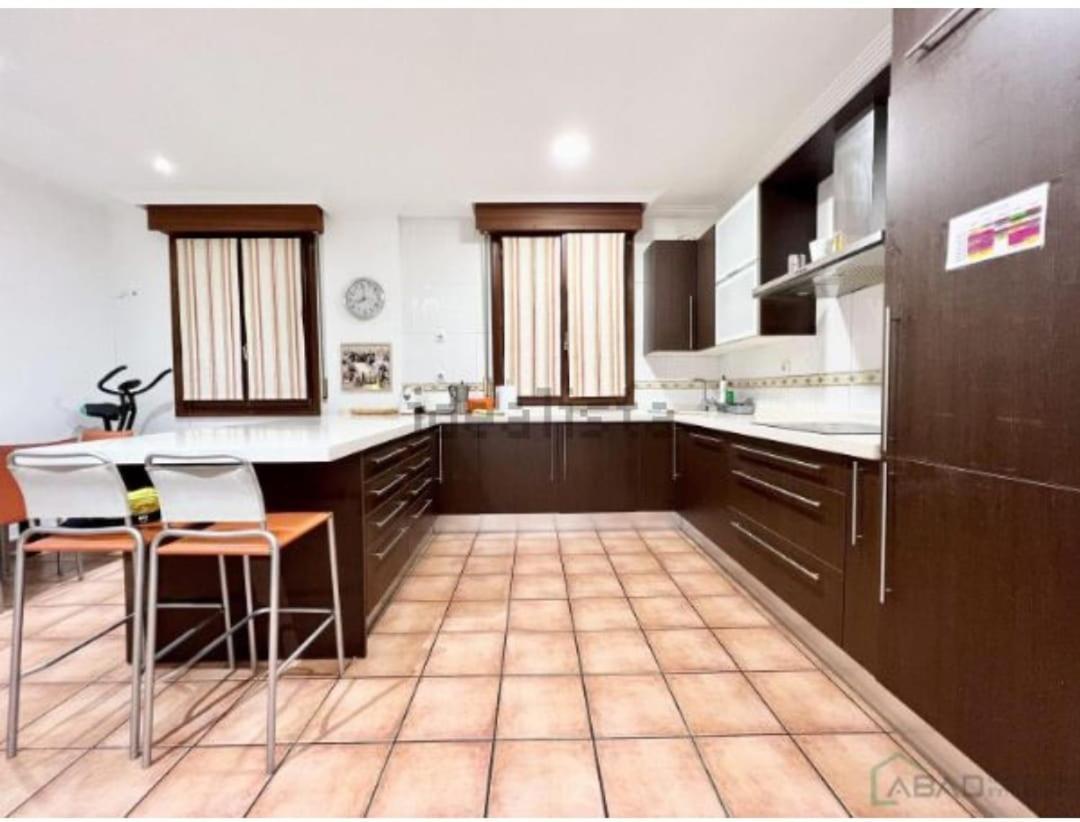 Santuchu Apartamento Elegante Con Wifi Bilbao Luaran gambar