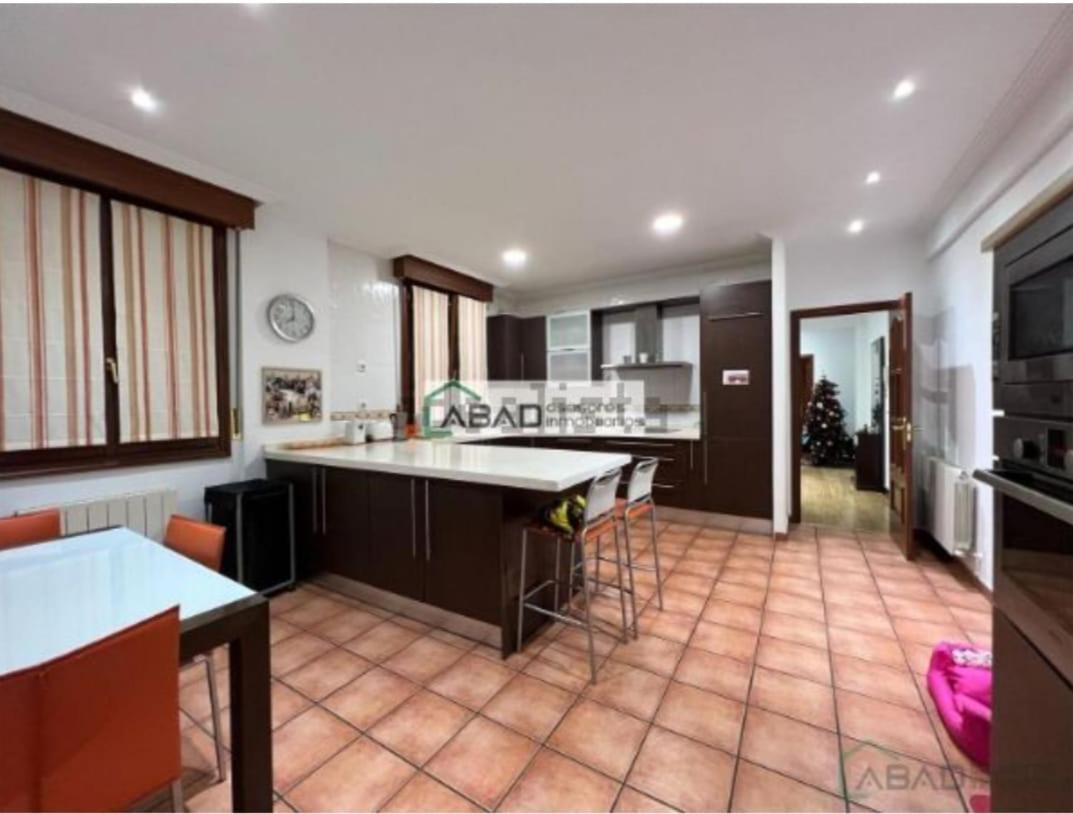 Santuchu Apartamento Elegante Con Wifi Bilbao Luaran gambar